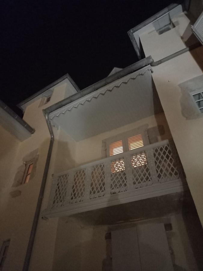 Les Meubles Du Colombier Apartment Lons-le-Saunier Exterior photo